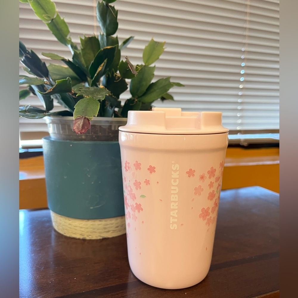 *NWT* Starbucks Cherry Blossom Tumbler Spring 2026 Size 12 oz